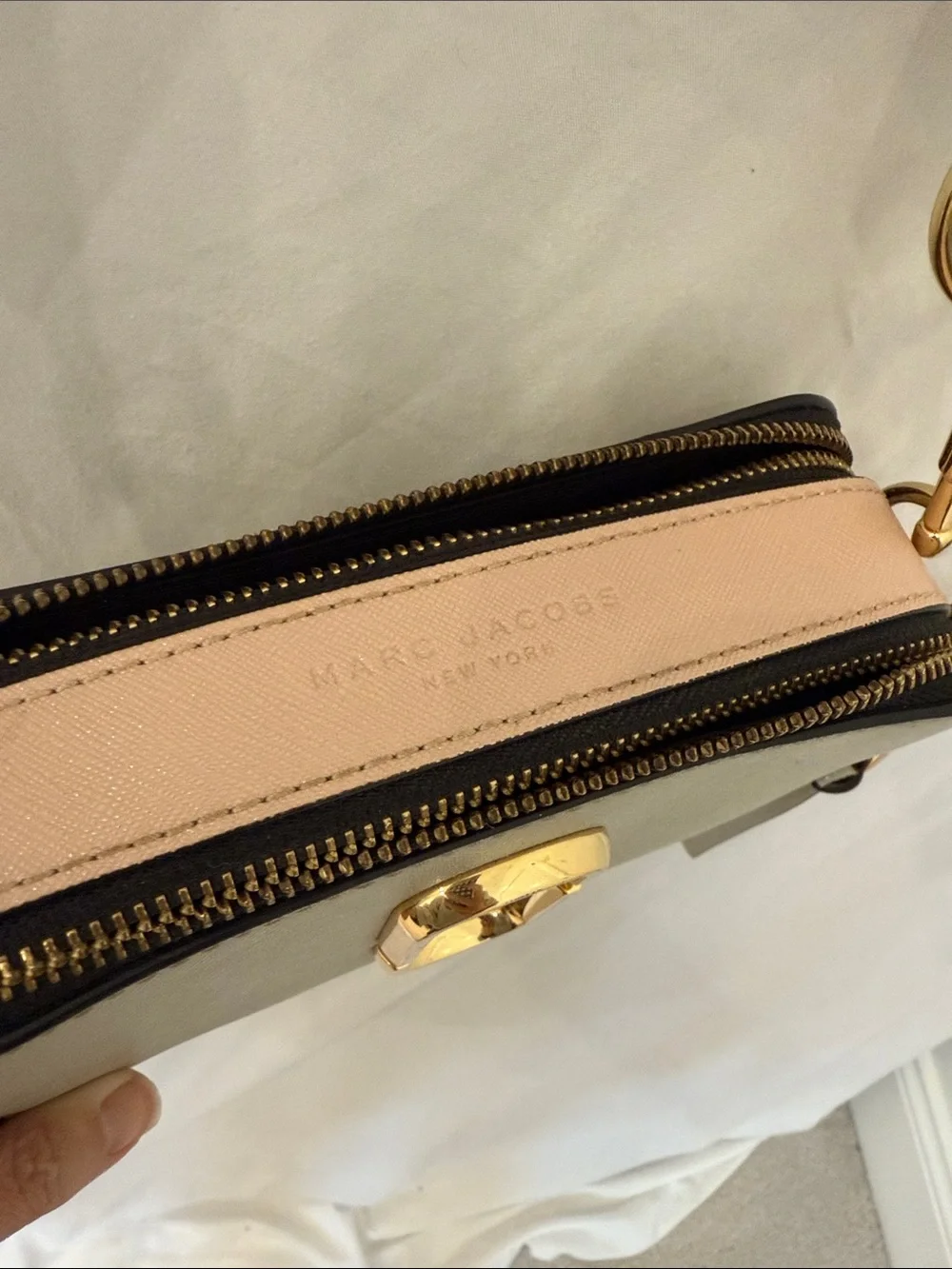 Marc Jacobs 100 authentic Snapshot Purse